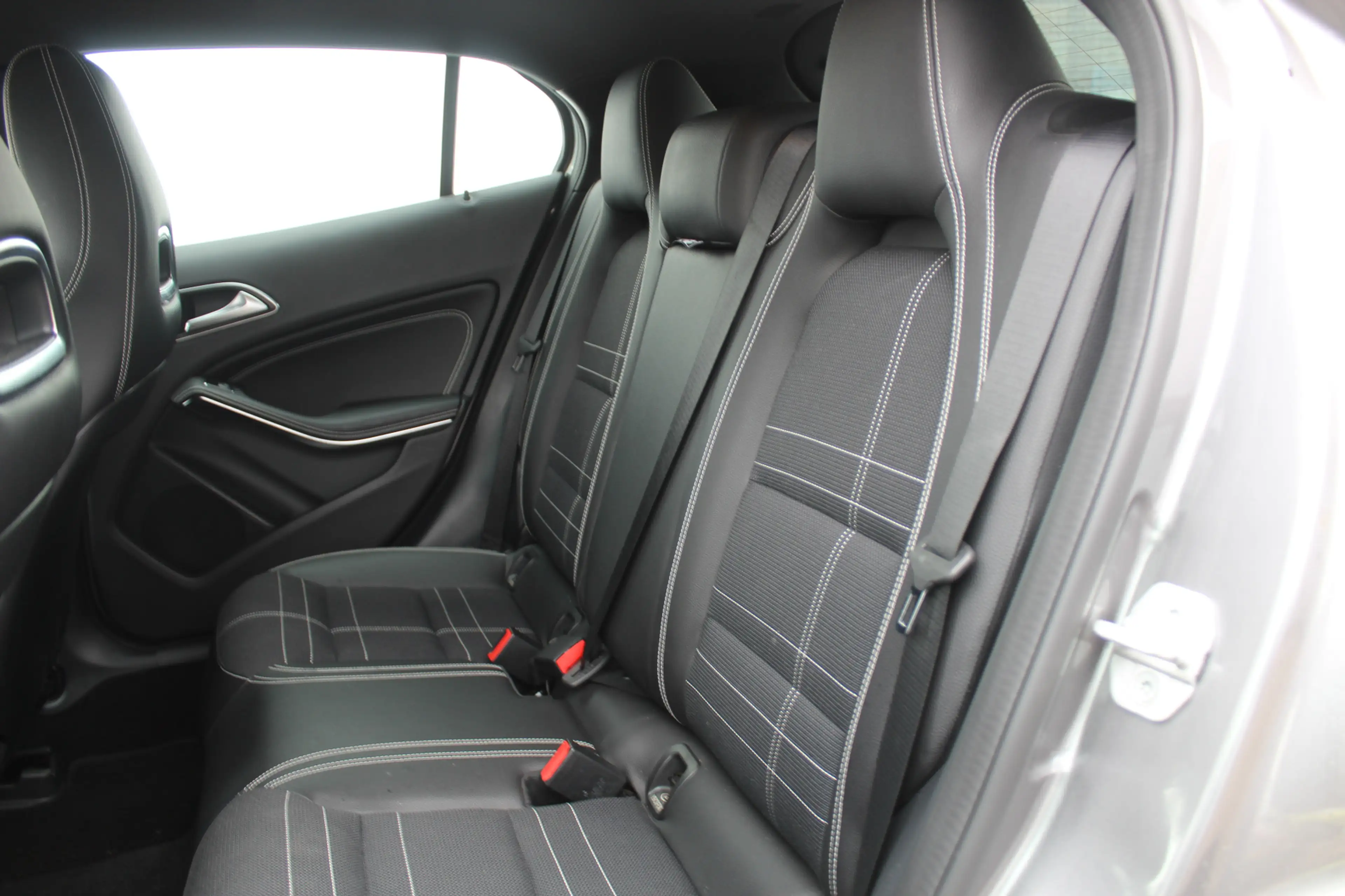 Mercedes-Benz GLA 180 Prestige Stoel Verwarming l Navi l Parkeer Sensor — photo 7
