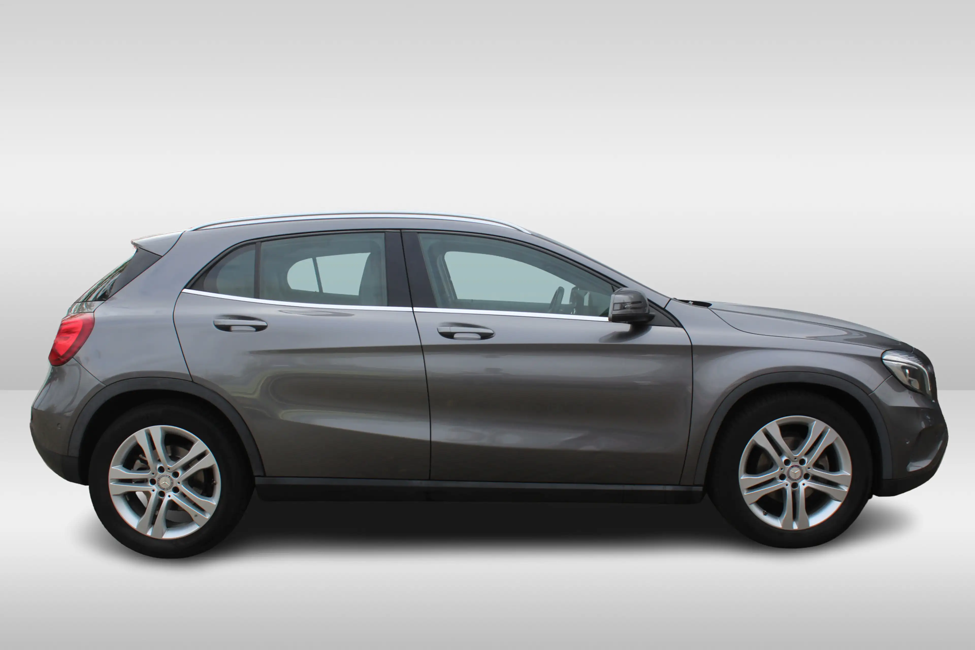 Mercedes-Benz GLA 180 Prestige Stoel Verwarming l Navi l Parkeer Sensor — photo 26