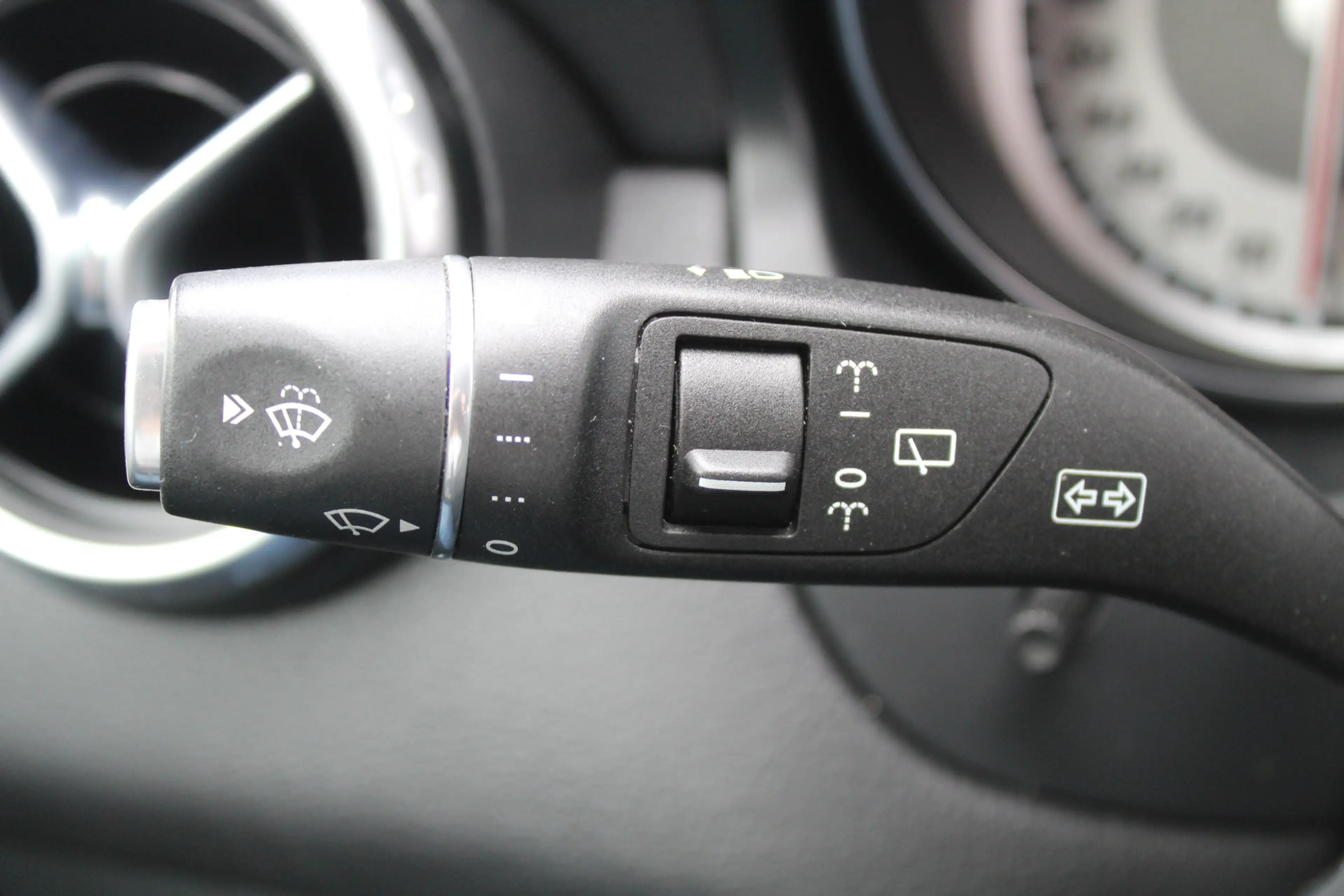 Mercedes-Benz GLA 180 Prestige Stoel Verwarming l Navi l Parkeer Sensor — photo 8