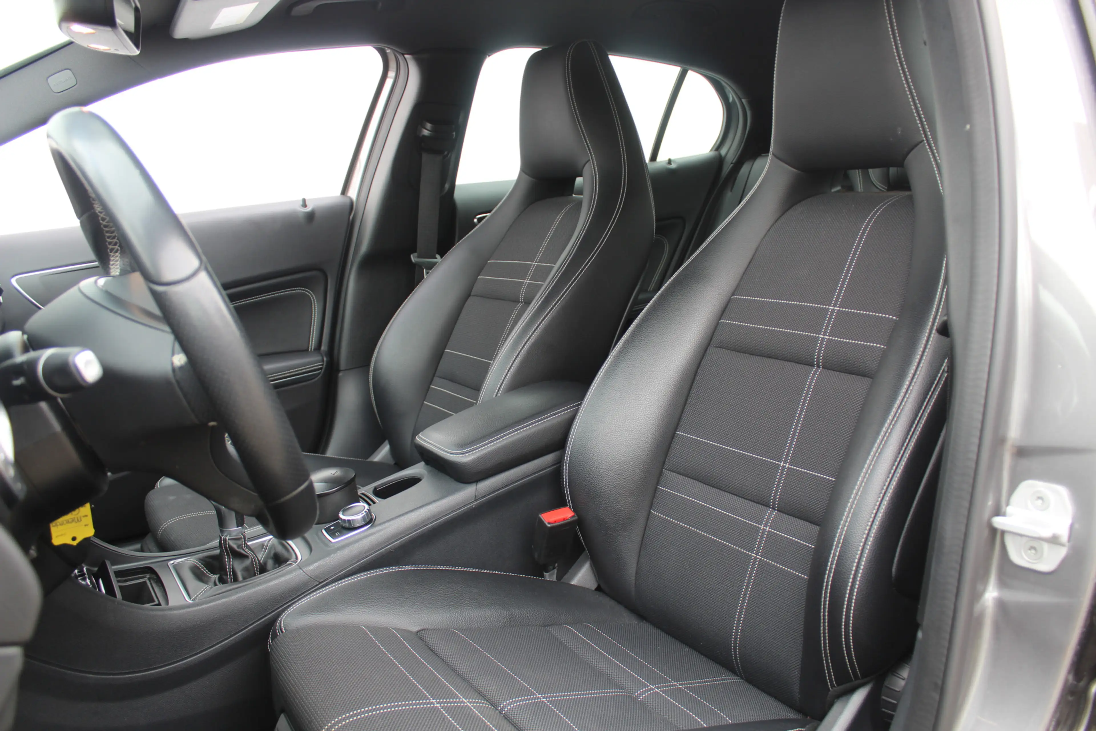 Mercedes-Benz GLA 180 Prestige Stoel Verwarming l Navi l Parkeer Sensor — photo 6