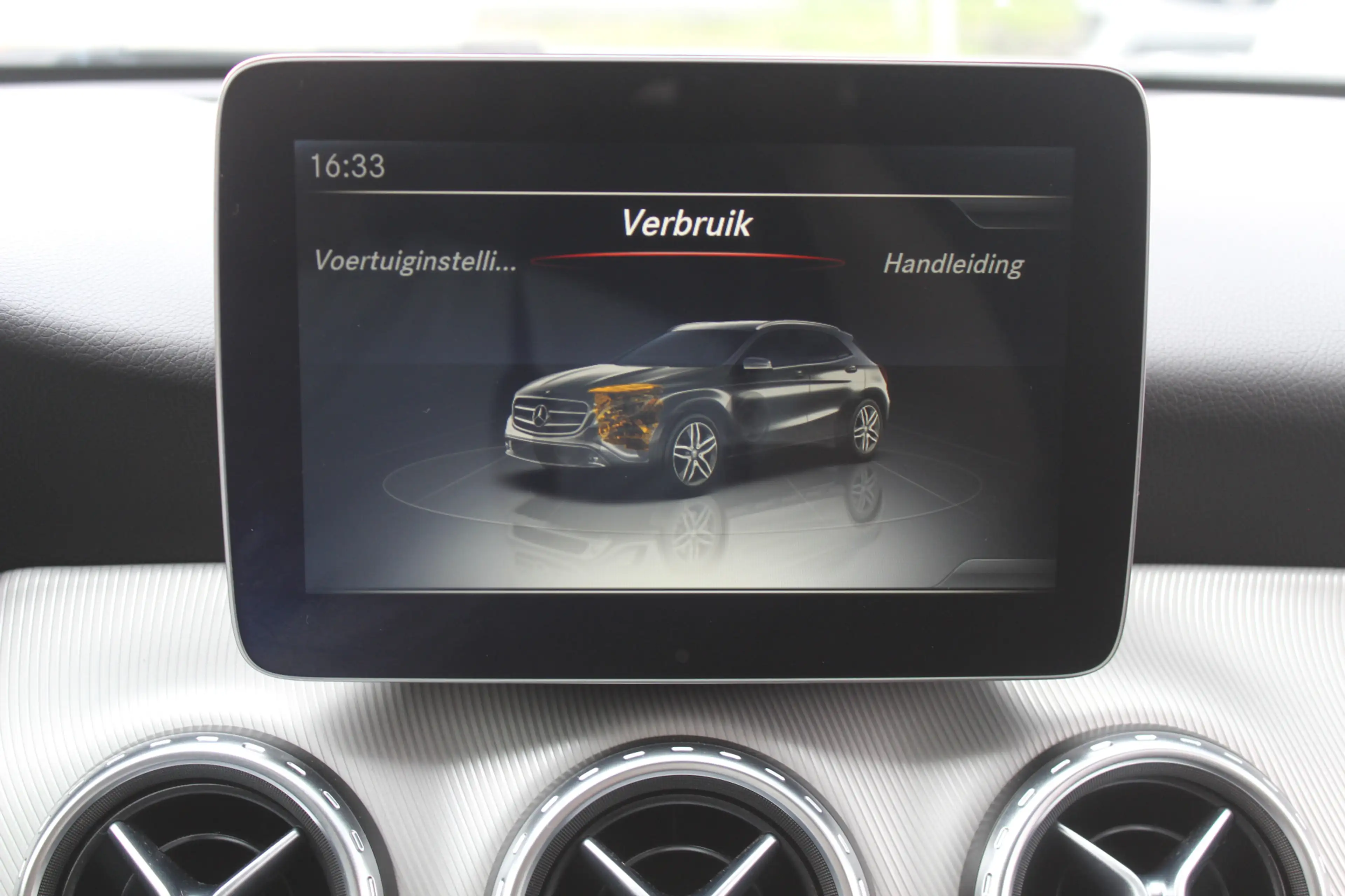 Mercedes-Benz GLA 180 Prestige Stoel Verwarming l Navi l Parkeer Sensor — photo 18