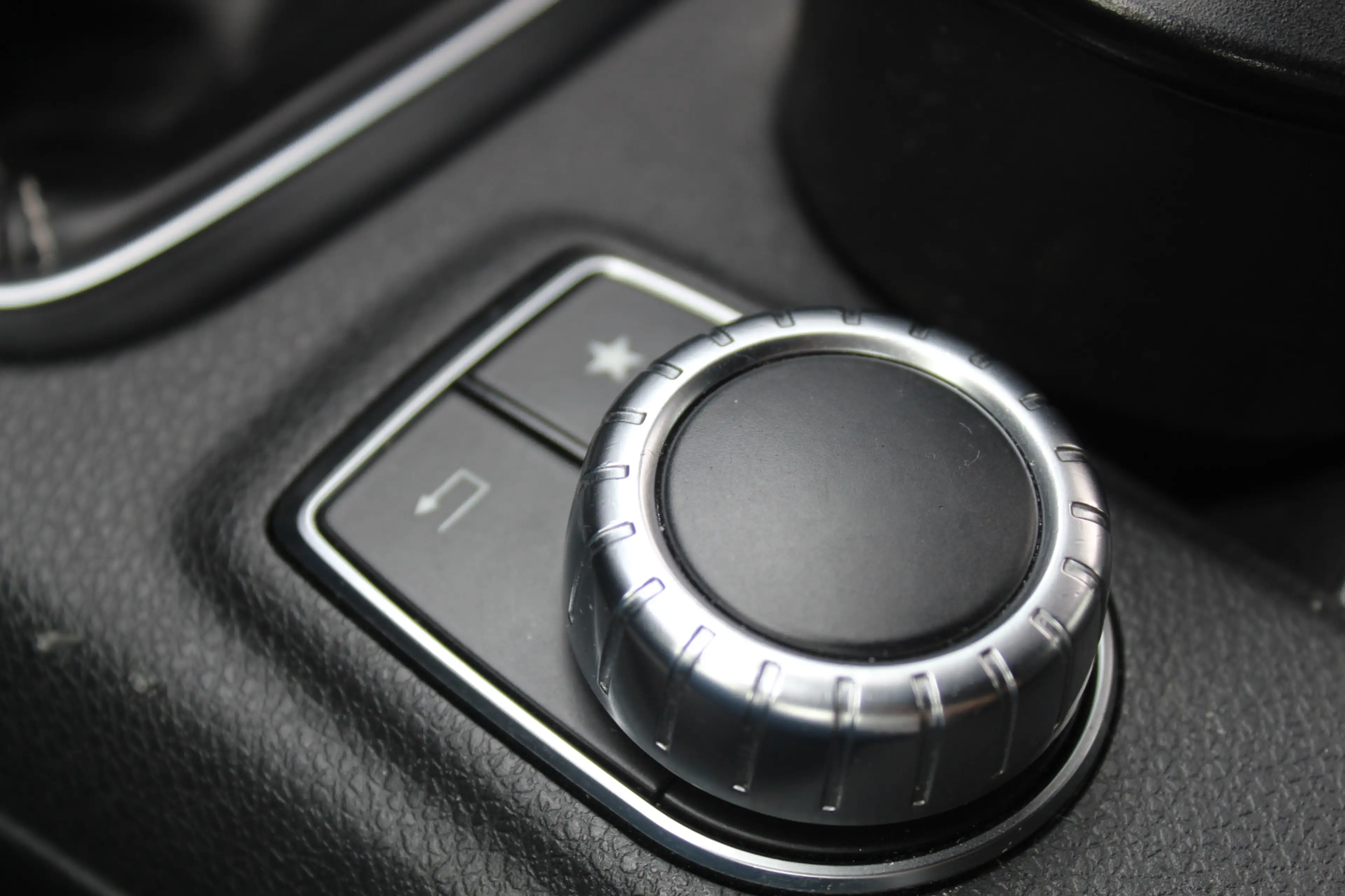 Mercedes-Benz GLA 180 Prestige Stoel Verwarming l Navi l Parkeer Sensor — photo 12
