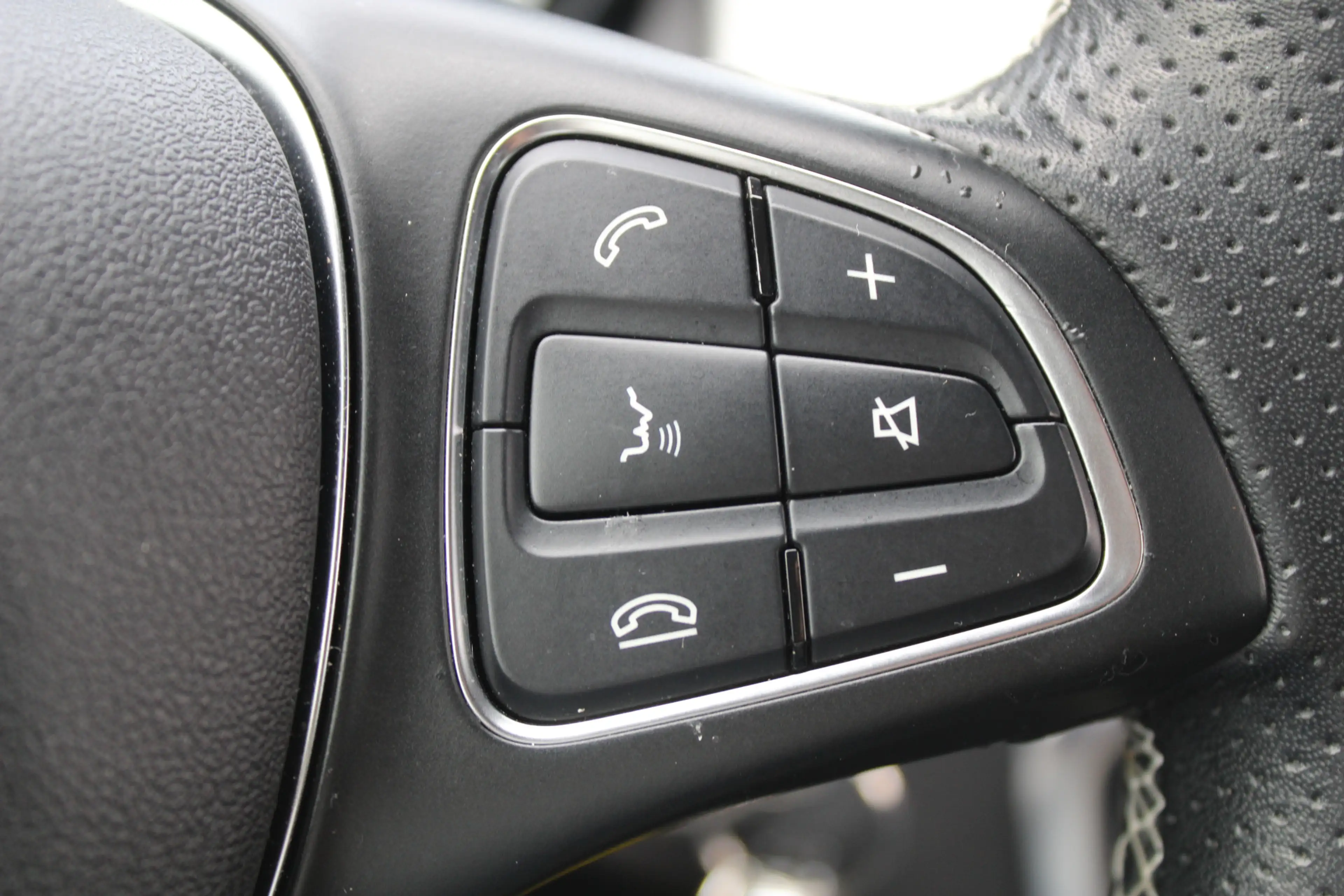 Mercedes-Benz GLA 180 Prestige Stoel Verwarming l Navi l Parkeer Sensor — photo 10