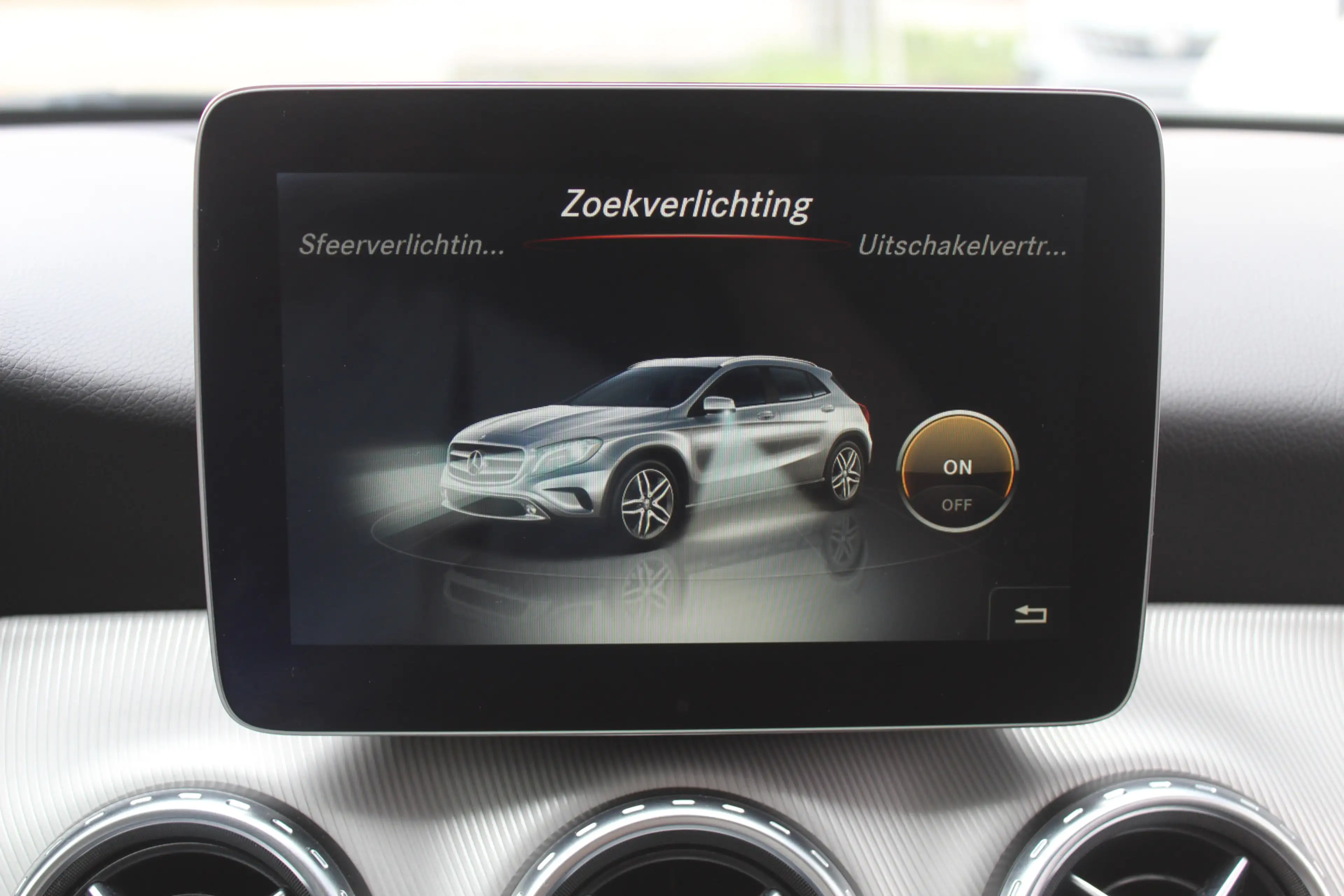 Mercedes-Benz GLA 180 Prestige Stoel Verwarming l Navi l Parkeer Sensor — photo 14