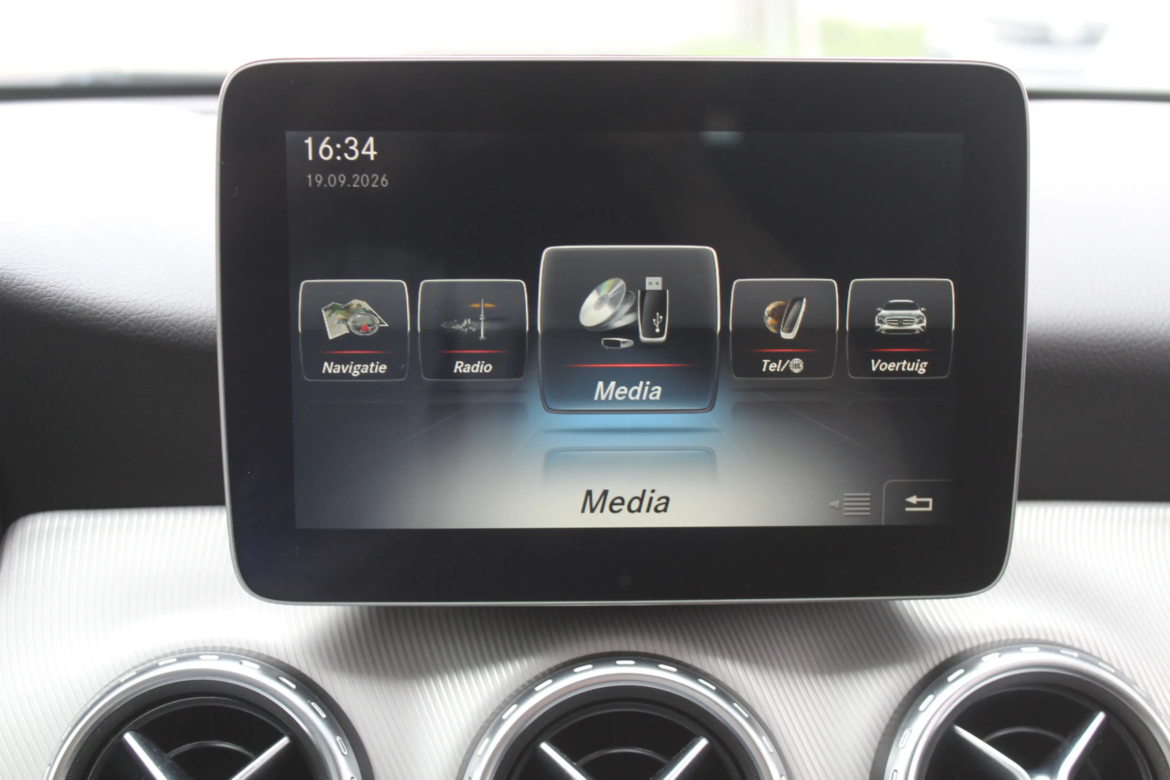 Mercedes-Benz GLA 180 Prestige Stoel Verwarming l Navi l Parkeer Sensor — photo 20
