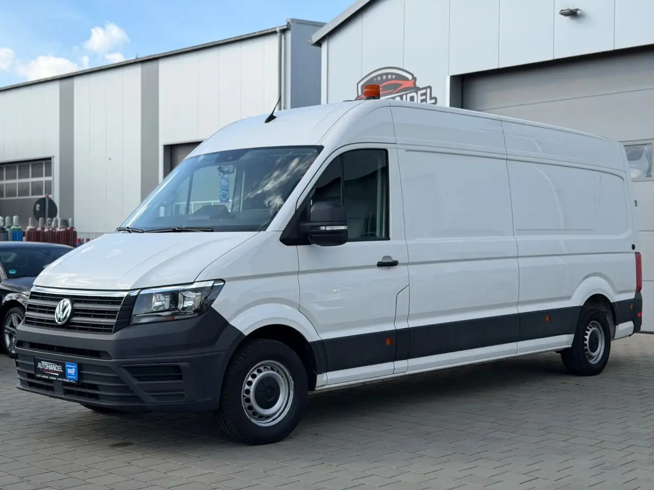 Volkswagen Crafter 2.0TDI Kasten RWD LR/RFK/SHZ/SAND-H/NAVI — photo 1 of 37