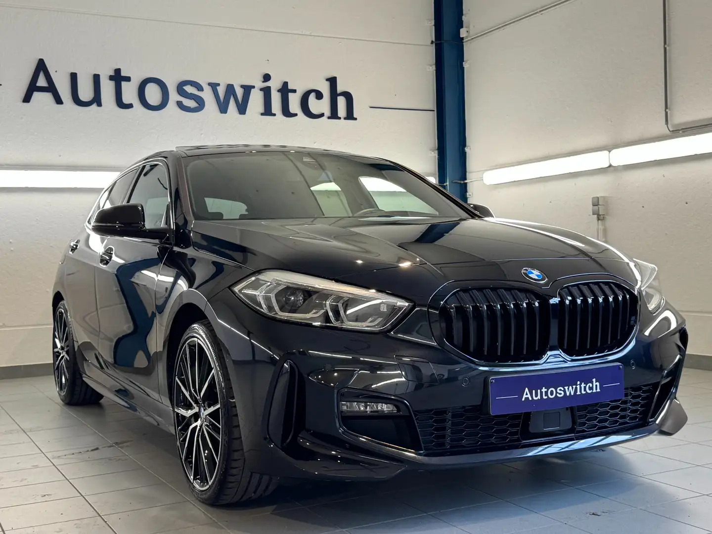 BMW 118 iA - M Sport/Pano/Act.Cruise/H&K/Headup/Comf/... Negru - 1