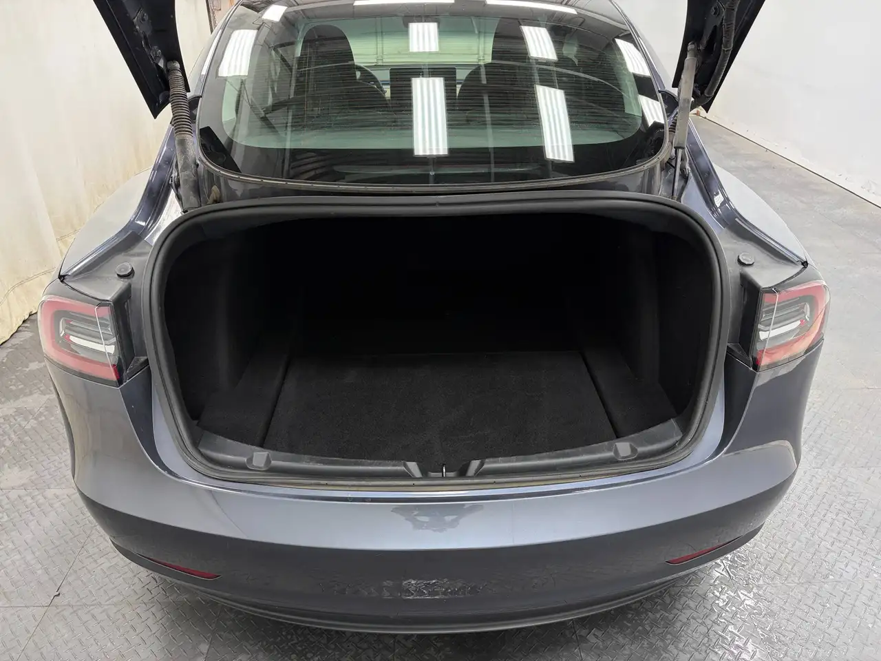 Tesla Model 3 fotografie Tesla Model 3
