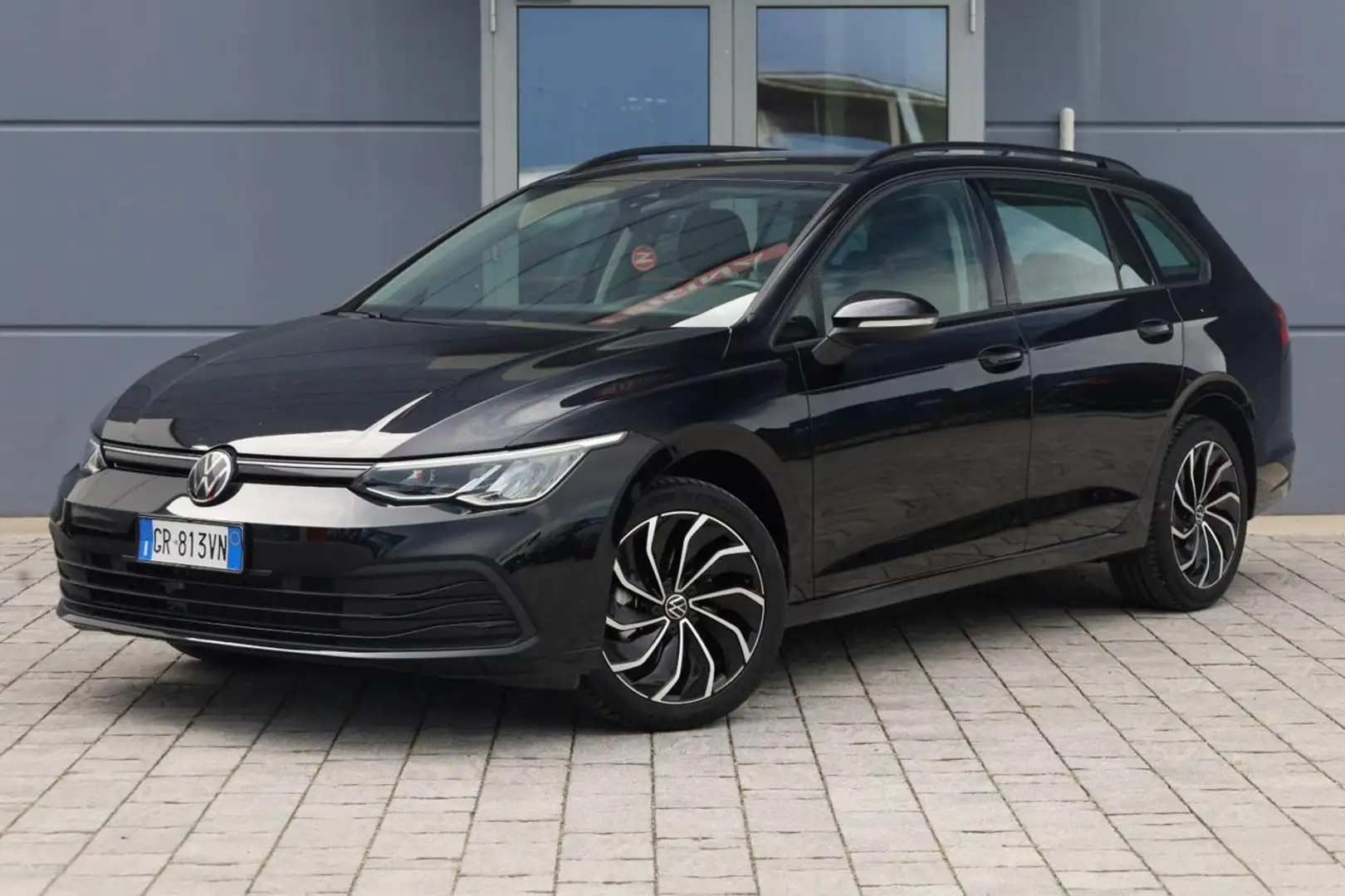Volkswagen Golf Variant 1.0 eTSI EVO DSG Life Noir - 2
