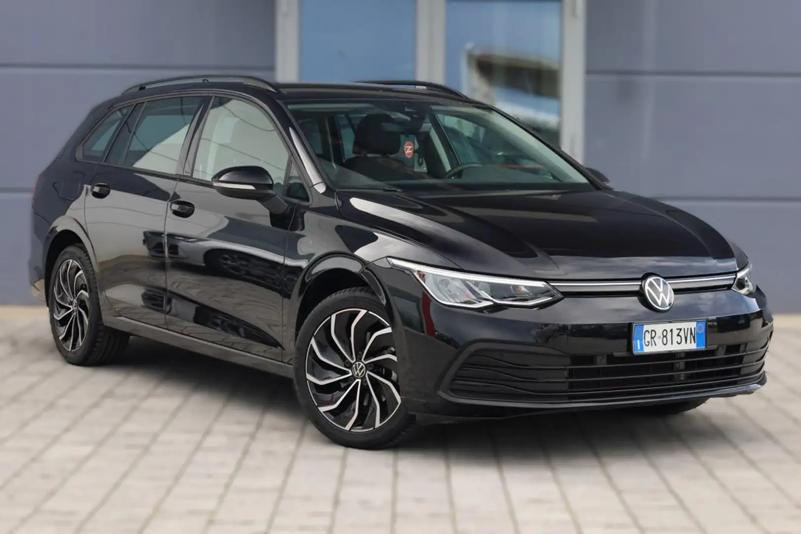 Volkswagen Golf Variant 1.0 eTSI EVO DSG Life Noir - 1