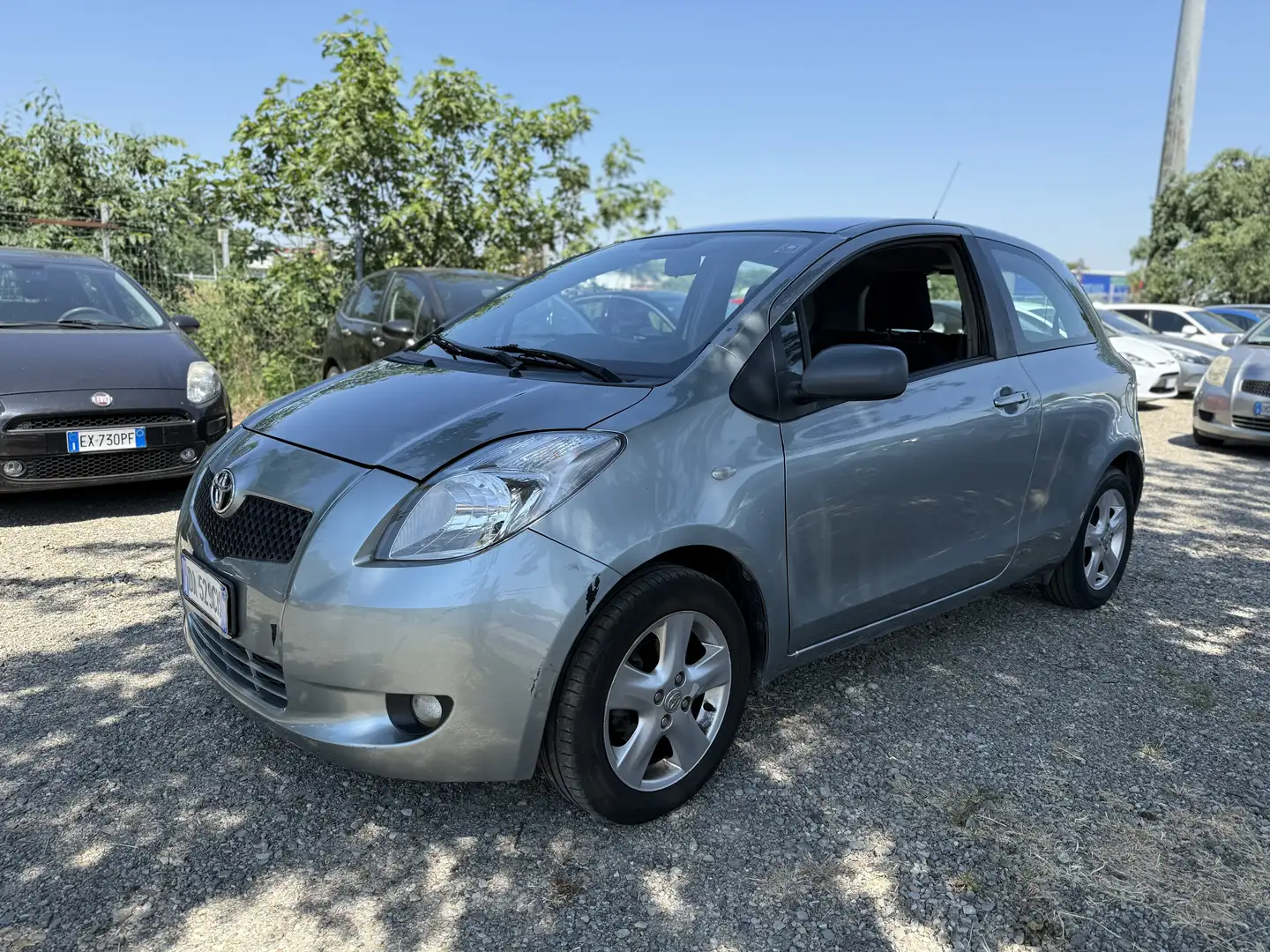 Toyota Yaris 3p 1.3 Sol - 1