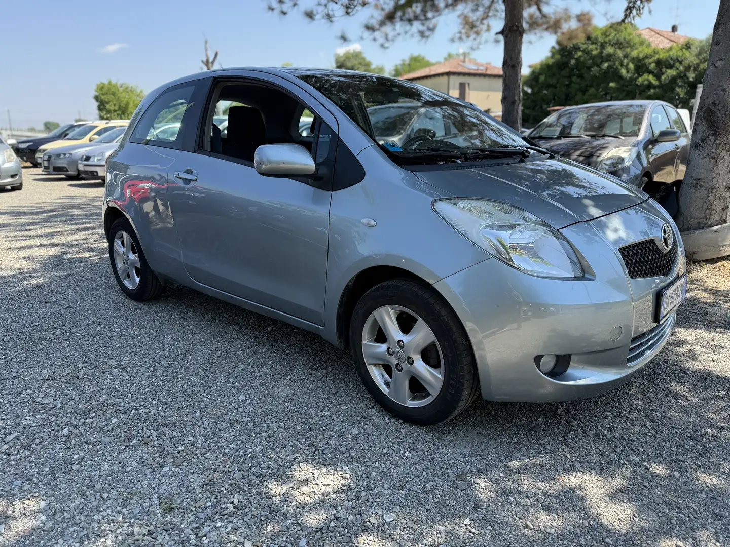 Toyota Yaris 3p 1.3 Sol - 2