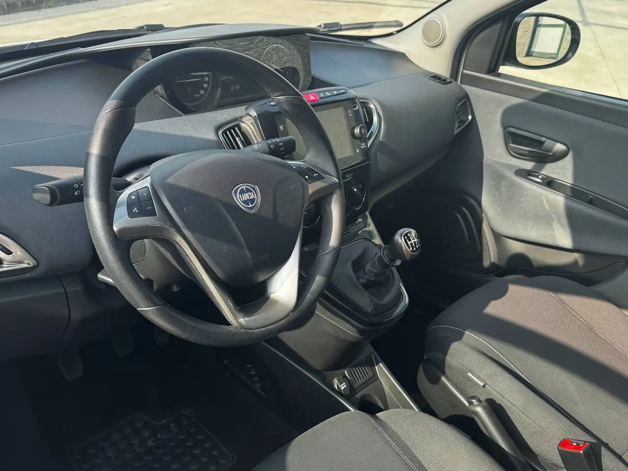 Lancia Ypsilon 2022 — фото 10