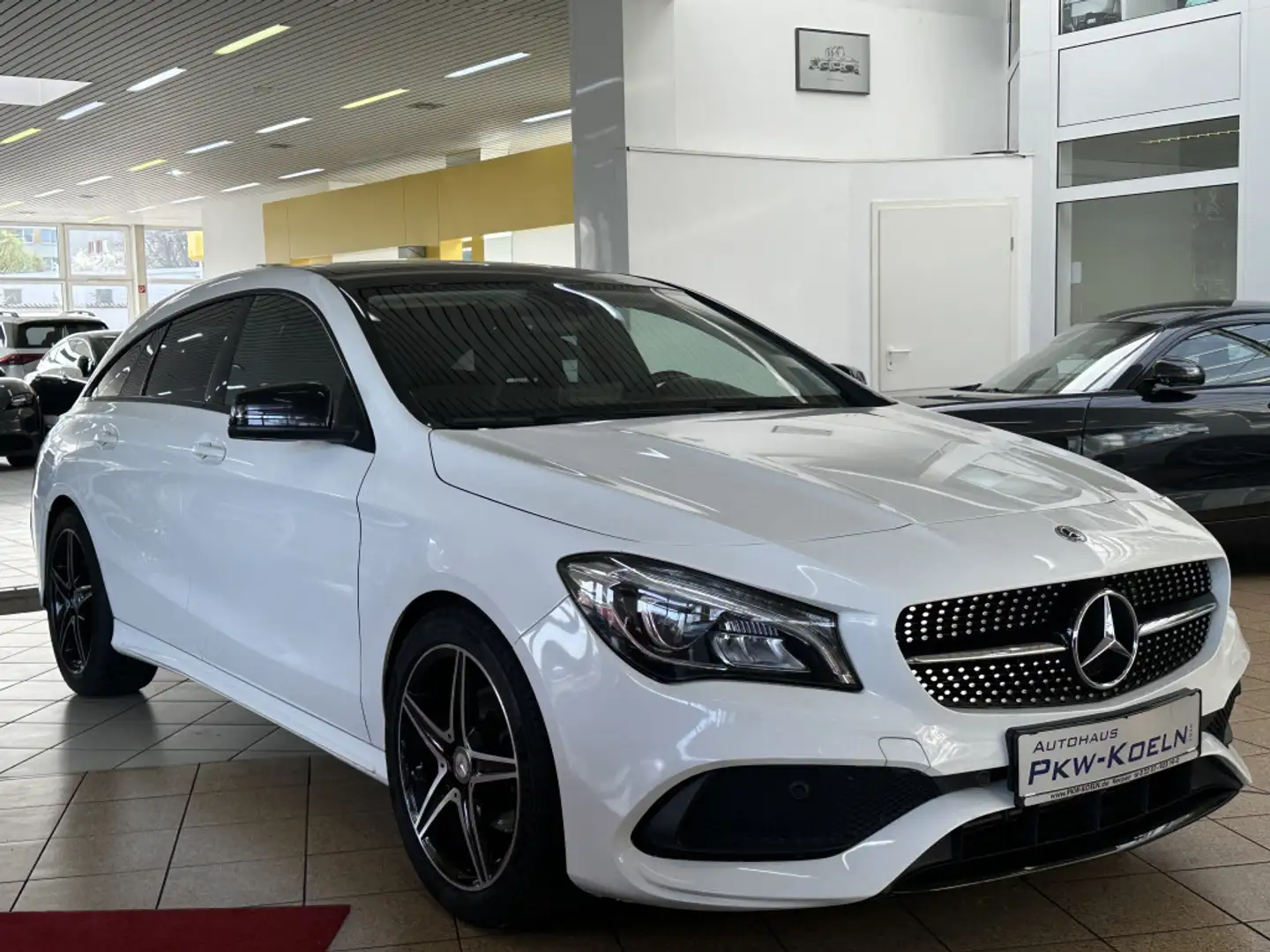 Mercedes-Benz CLA 200 AMG-LiNE*PANO*KAMERA*NiGH Weiß - 2