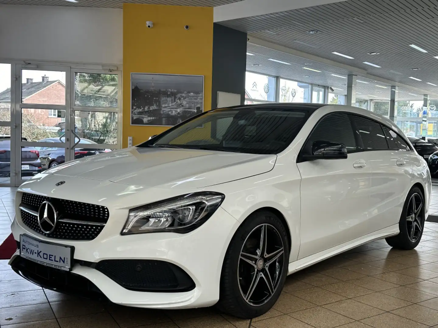 Mercedes-Benz CLA 200 AMG-LiNE*PANO*KAMERA*NiGH Weiß - 1