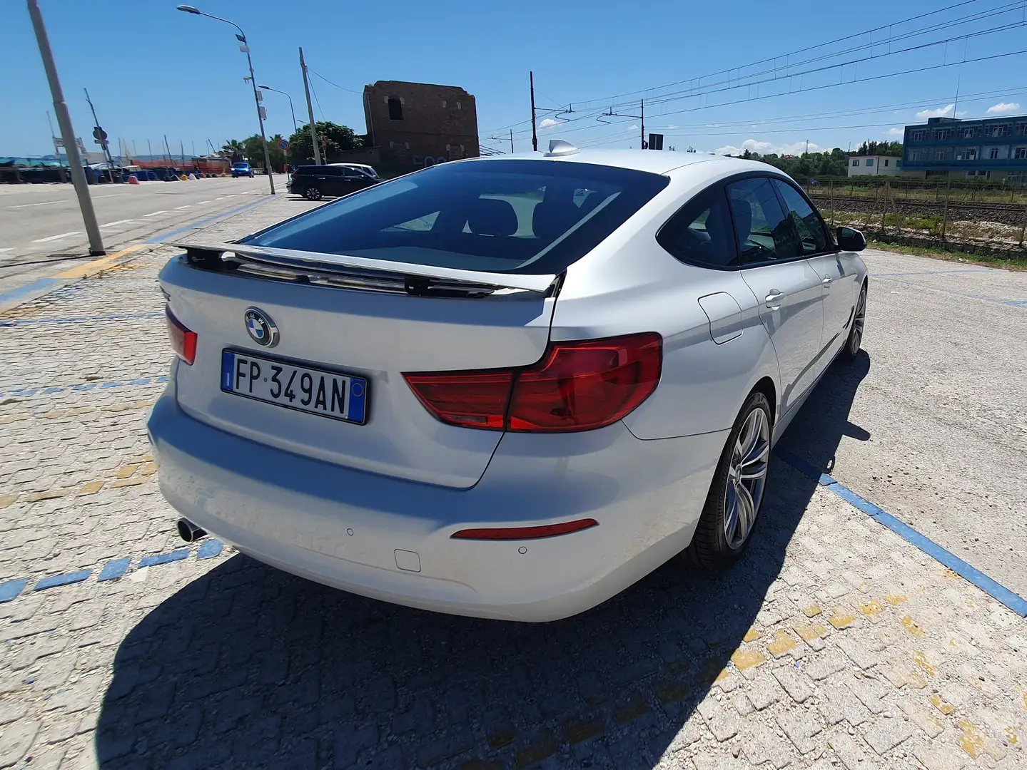 BMW 318 GT White - 2