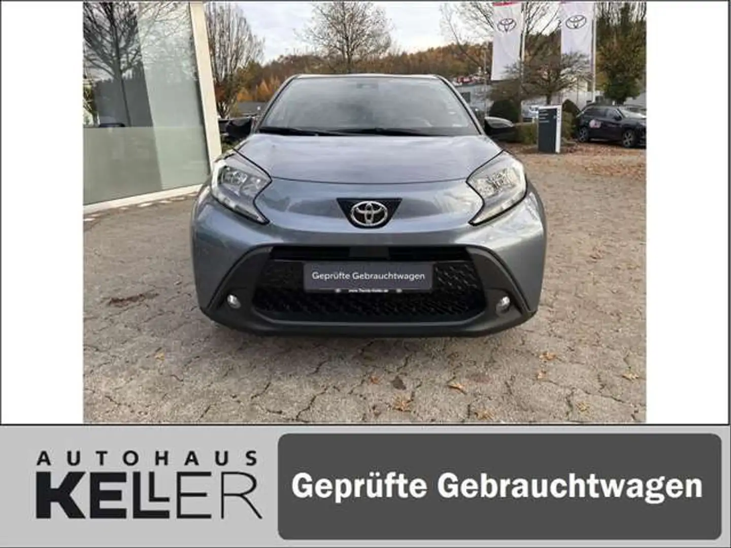 Toyota Aygo X Teamplayer Grau - 2