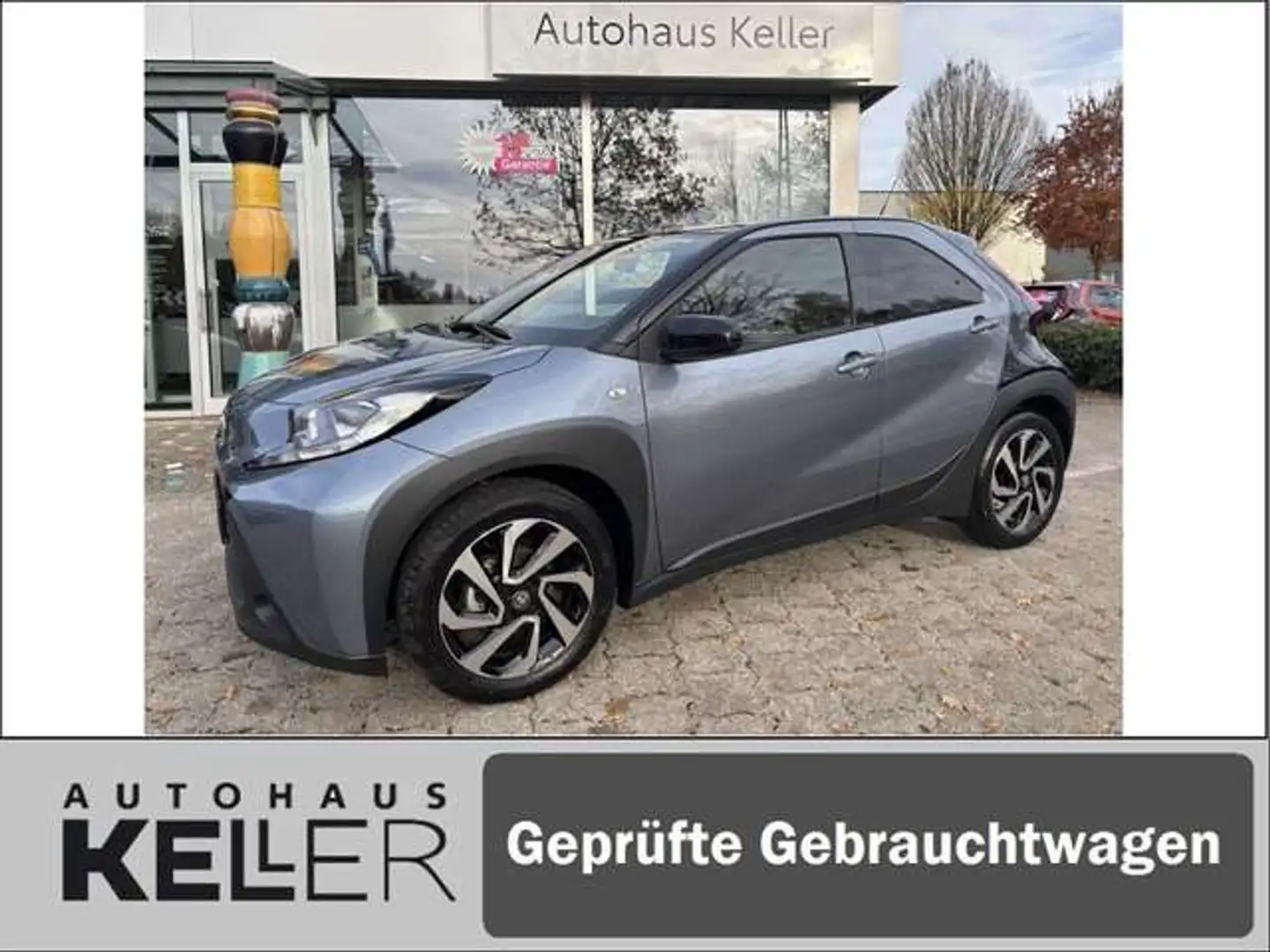 Toyota Aygo X Teamplayer Grau - 1