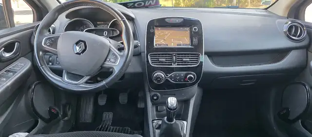 Renault Clio view 6