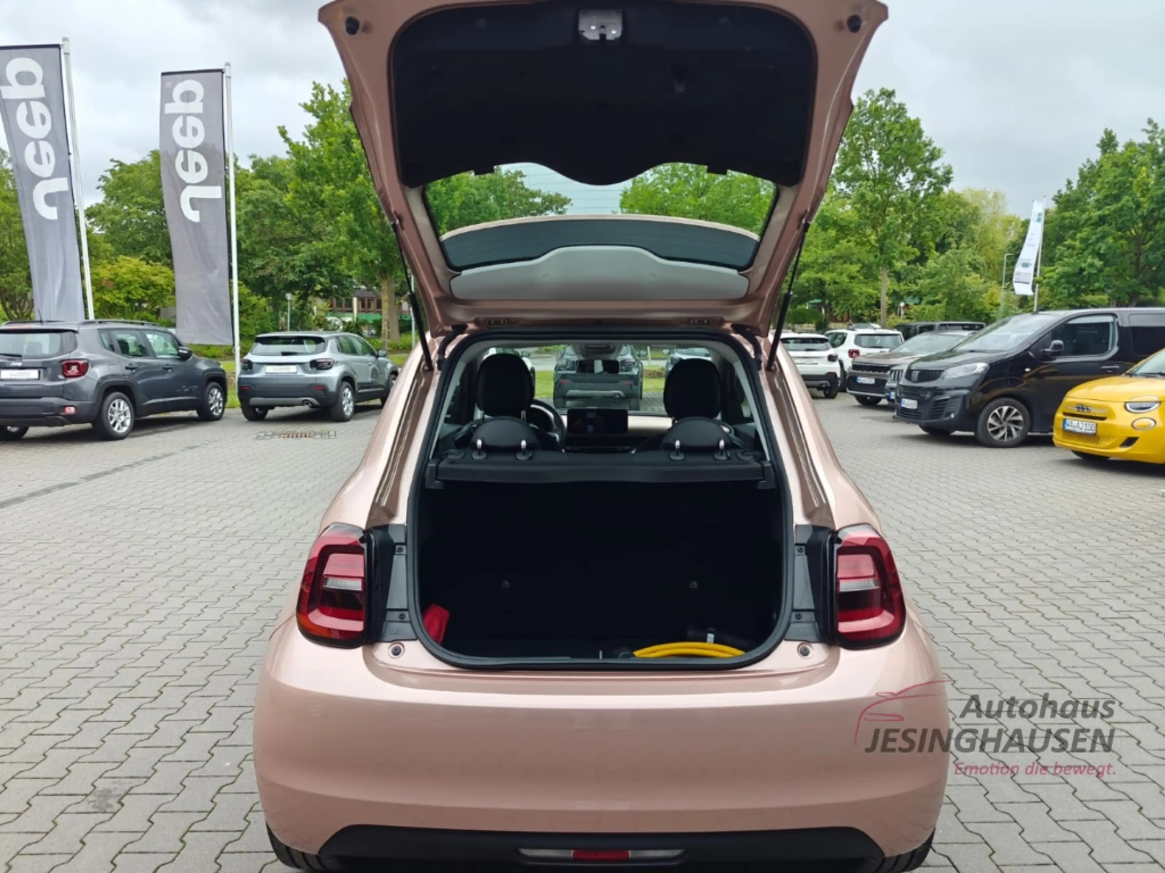 Fiat 500e Apple CarPlay+Klimaautom +Android Auto+Fahrerprofi — photo 8