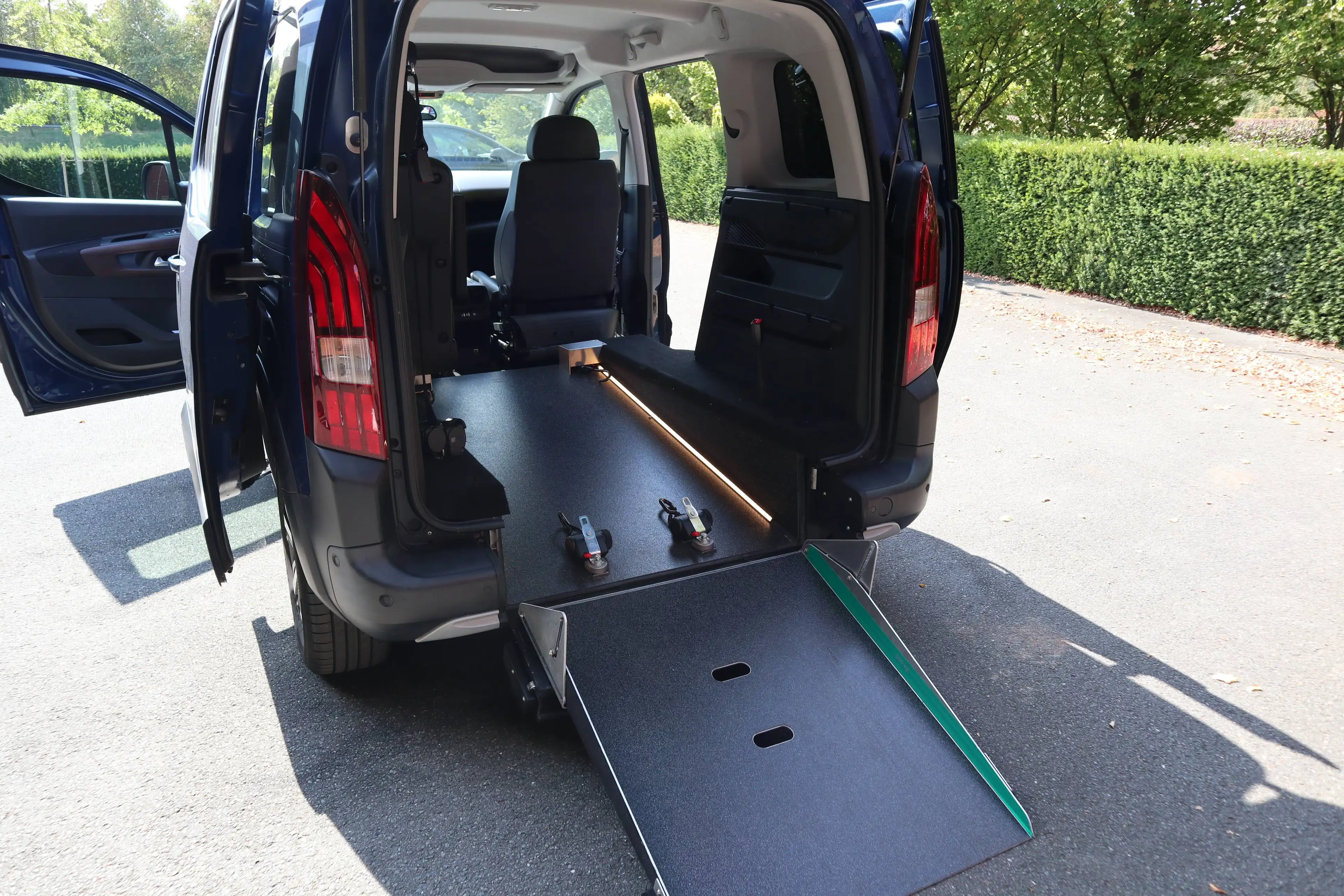 Peugeot Rifter Rifter Diesel BlueHDI 130 GT*rollstuhlgerecht*elek. Drehsitz*Garantie* — photo 12
