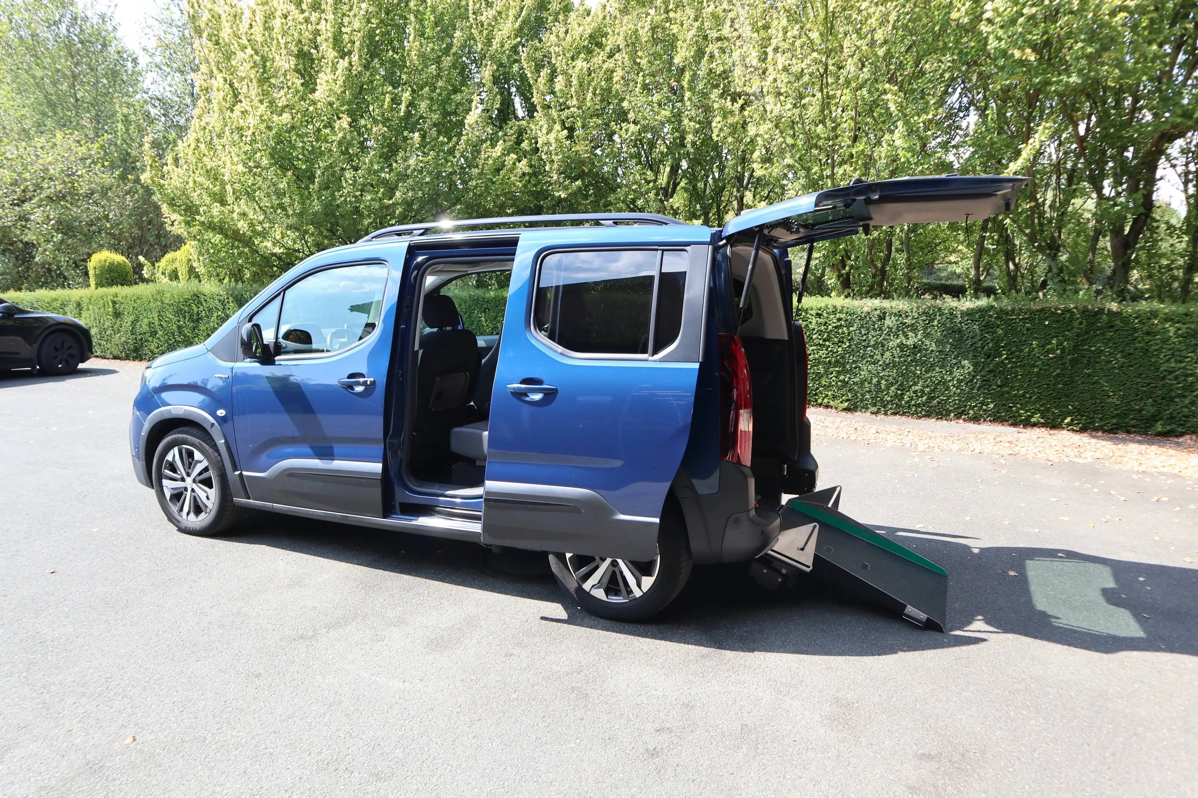 Peugeot Rifter Rifter Diesel BlueHDI 130 GT*rollstuhlgerecht*elek. Drehsitz*Garantie* — photo 5