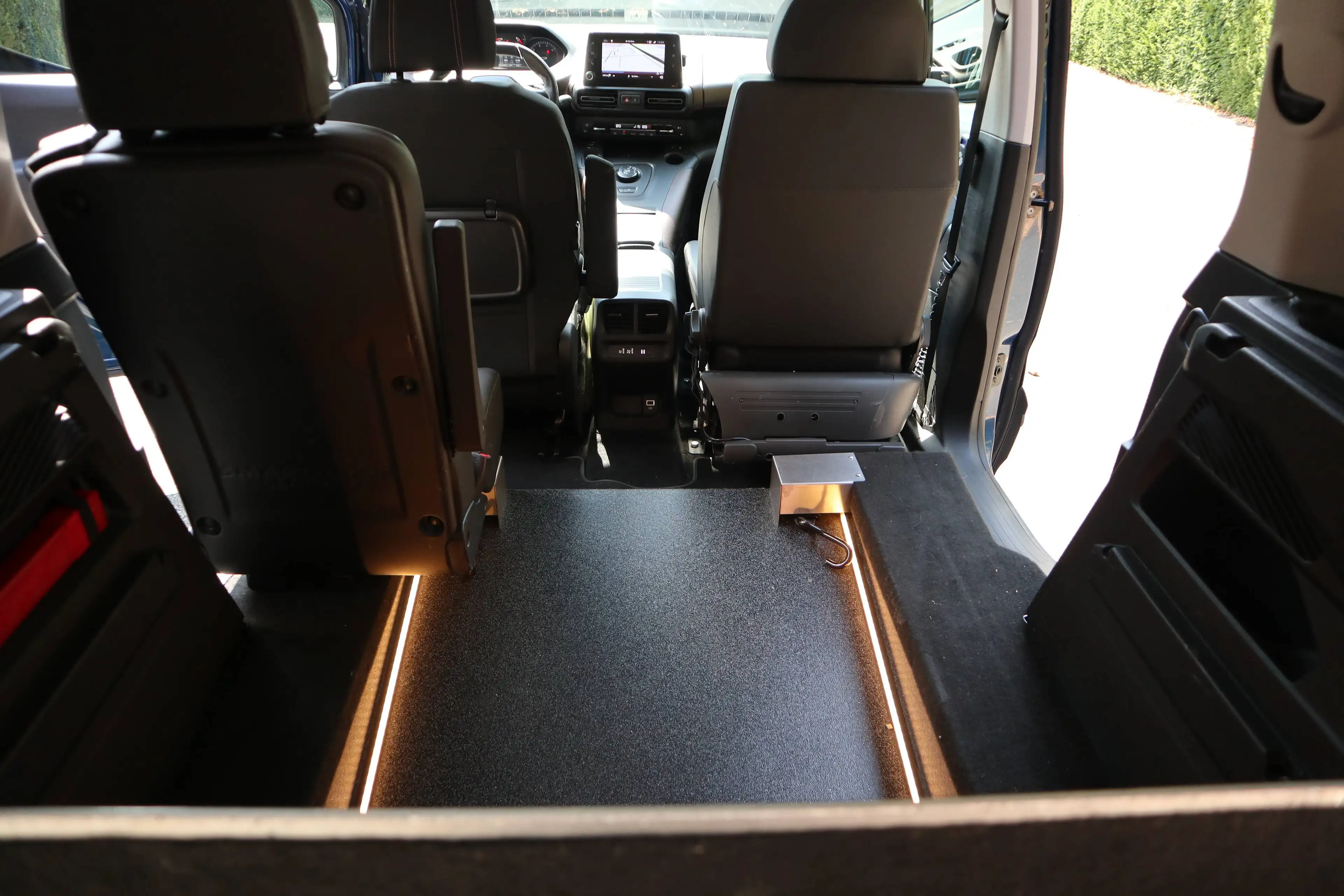 Peugeot Rifter Rifter Diesel BlueHDI 130 GT*rollstuhlgerecht*elek. Drehsitz*Garantie* — photo 10