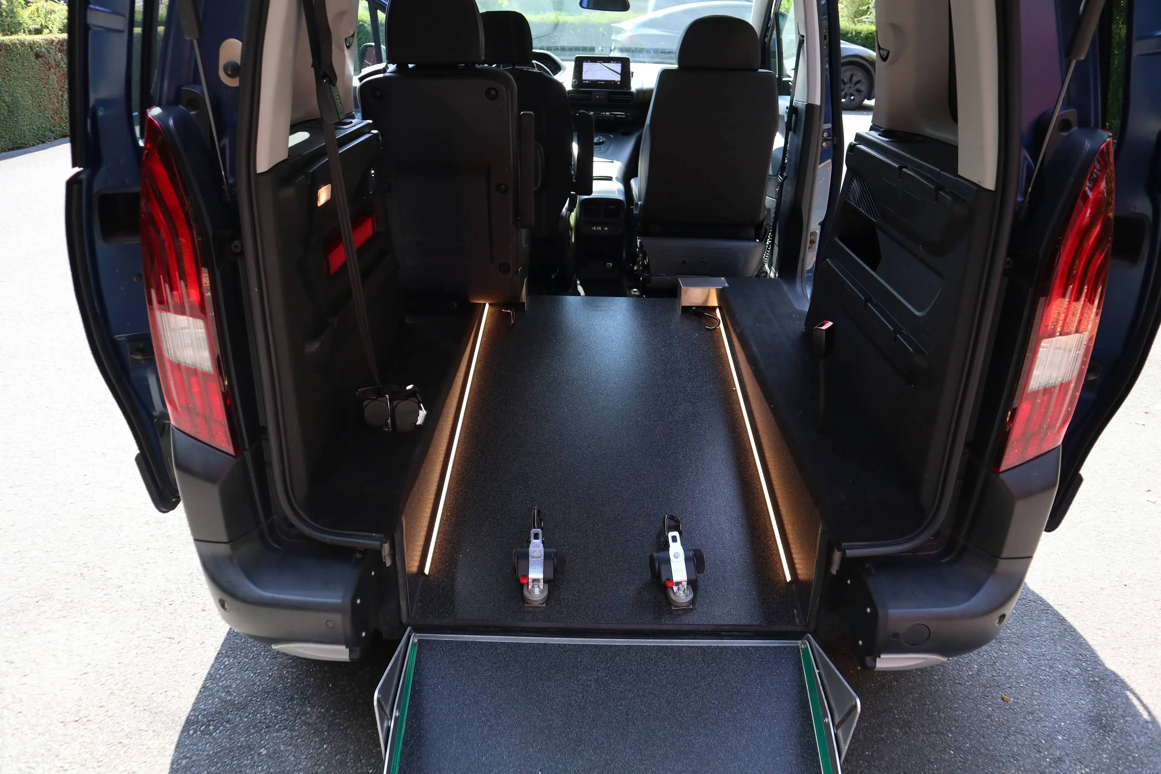 Peugeot Rifter Rifter Diesel BlueHDI 130 GT*rollstuhlgerecht*elek. Drehsitz*Garantie* — photo 11