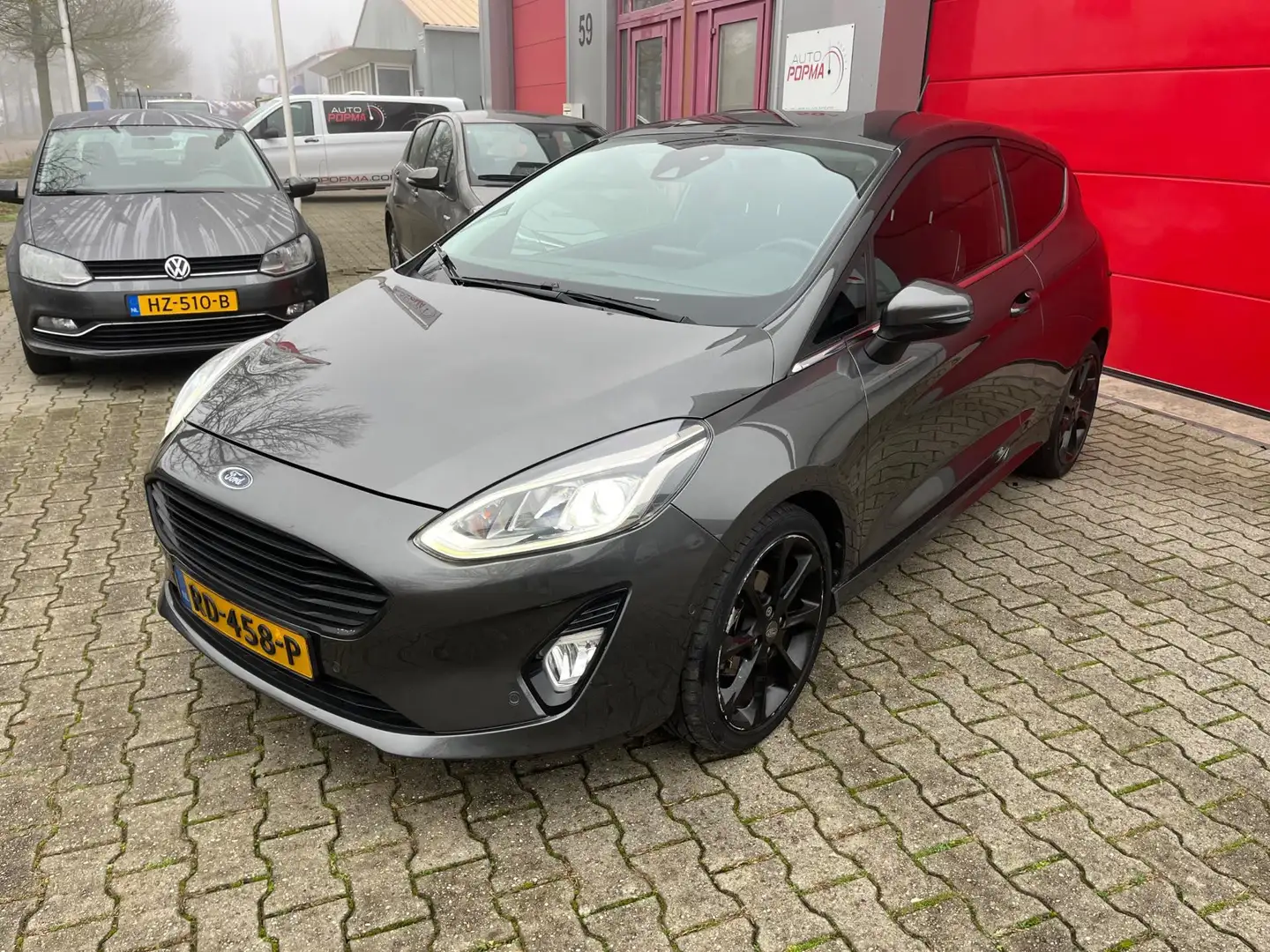 Ford Fiesta 1.0 100pk EcoBoost Titanium Automaat / Trekhaak / Grau - 1