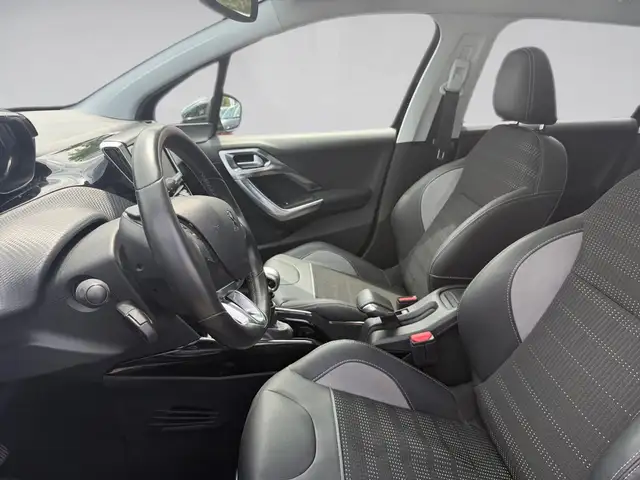 Peugeot 2008 view 11