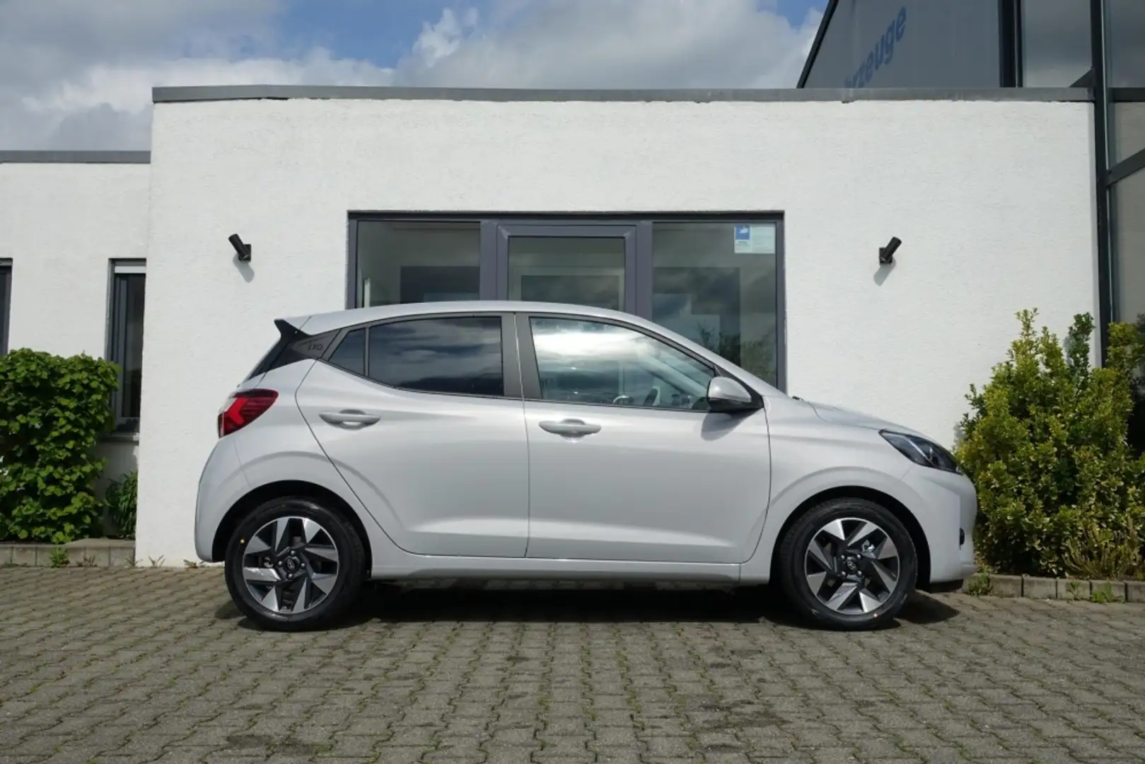 Hyundai i10 PRIME 1.2 79PS Navi/Kamera/Sitz+Lenkradhzg.! Grau - 2