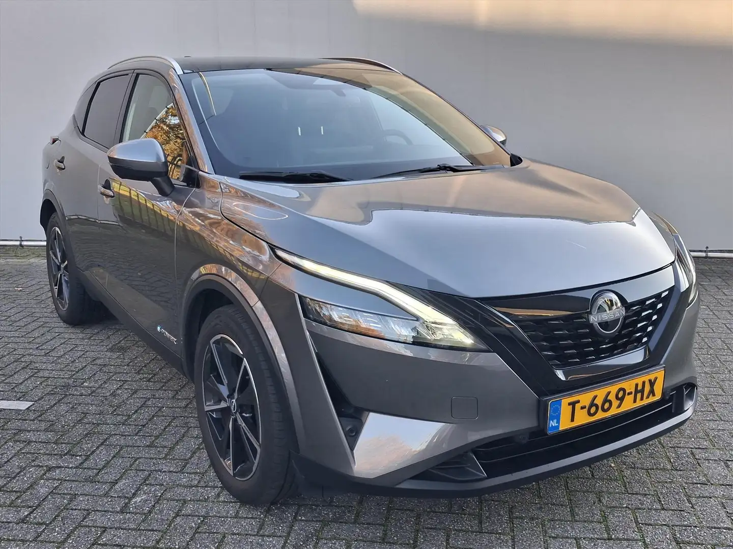 Nissan Qashqai E-power 190pk N-Connecta I Pano Dak I 360 Camera Grijs - 2