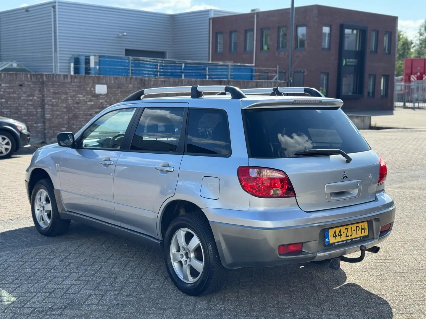 Mitsubishi Outlander Sport 2.0 Invite+ Airco | Cruise | Trekhaak | NAP Grijs - 2