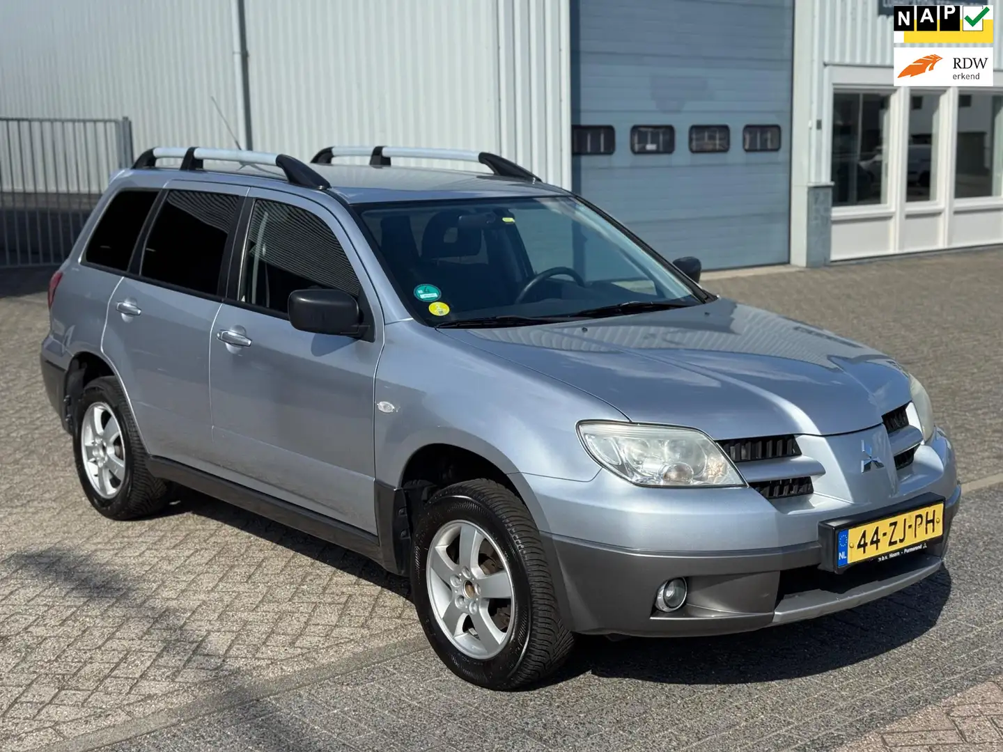 Mitsubishi Outlander Sport 2.0 Invite+ Airco | Cruise | Trekhaak | NAP Grijs - 1