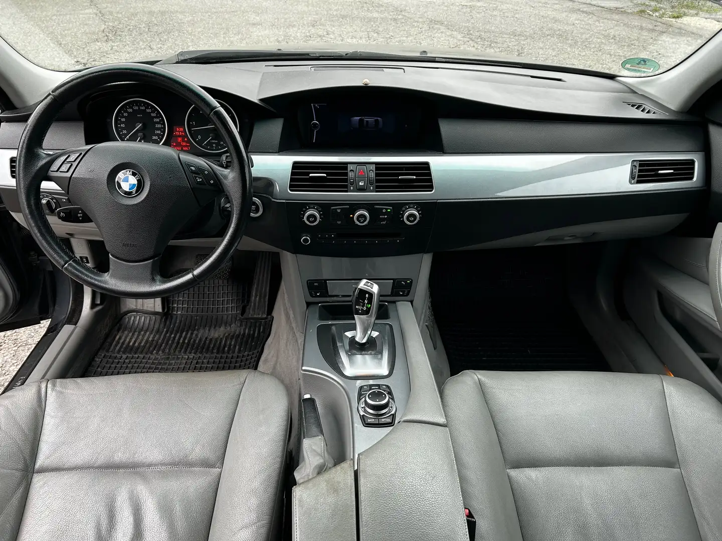 BMW 525 525d xDrive Aut.Edition Exclusive Grau - 2