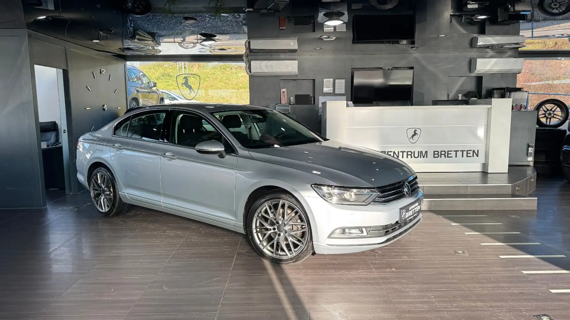 Volkswagen Passat Limousine Comfortline*ACC*Navi*AHK Zilver - 1