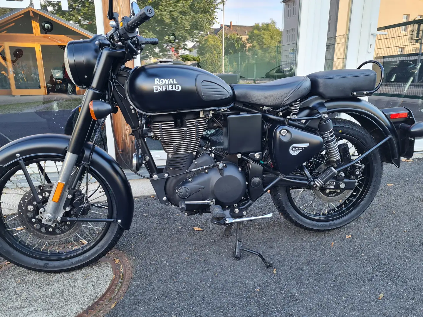Royal Enfield Classic 500 Schwarz - 2