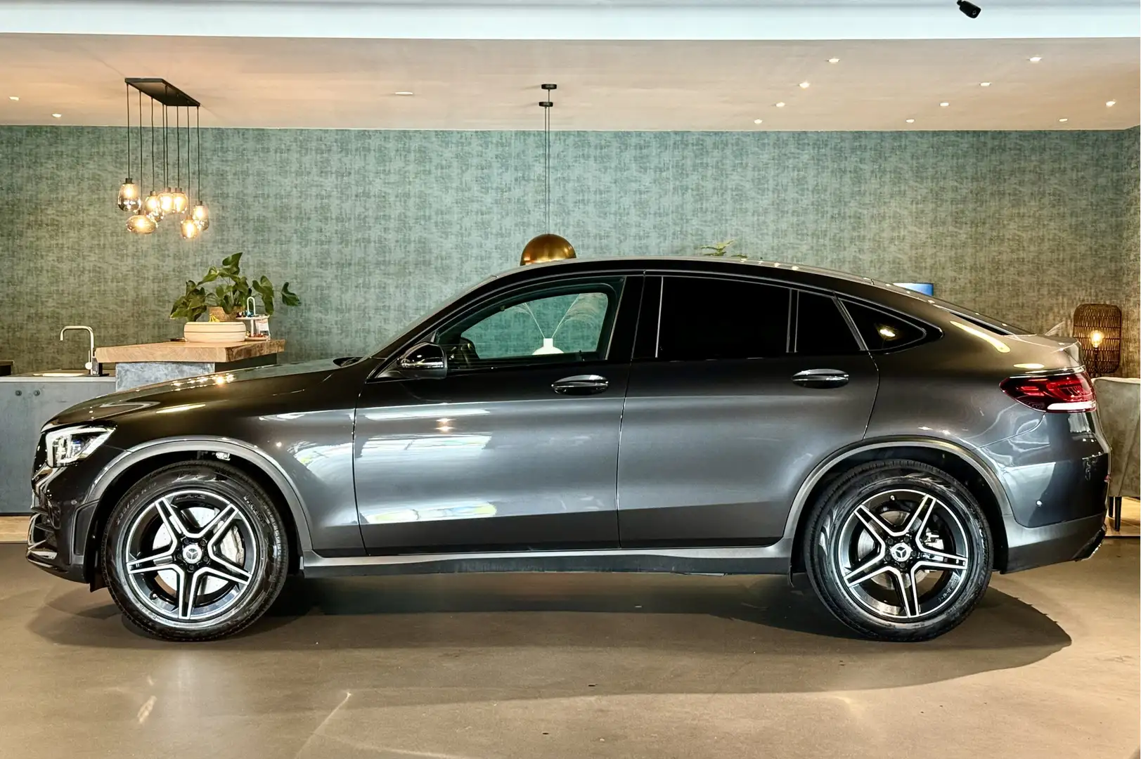 Mercedes-Benz GLC 200 Coupé AMG I Facelift I Aut I 19" I BTW Auto Grijs - 2
