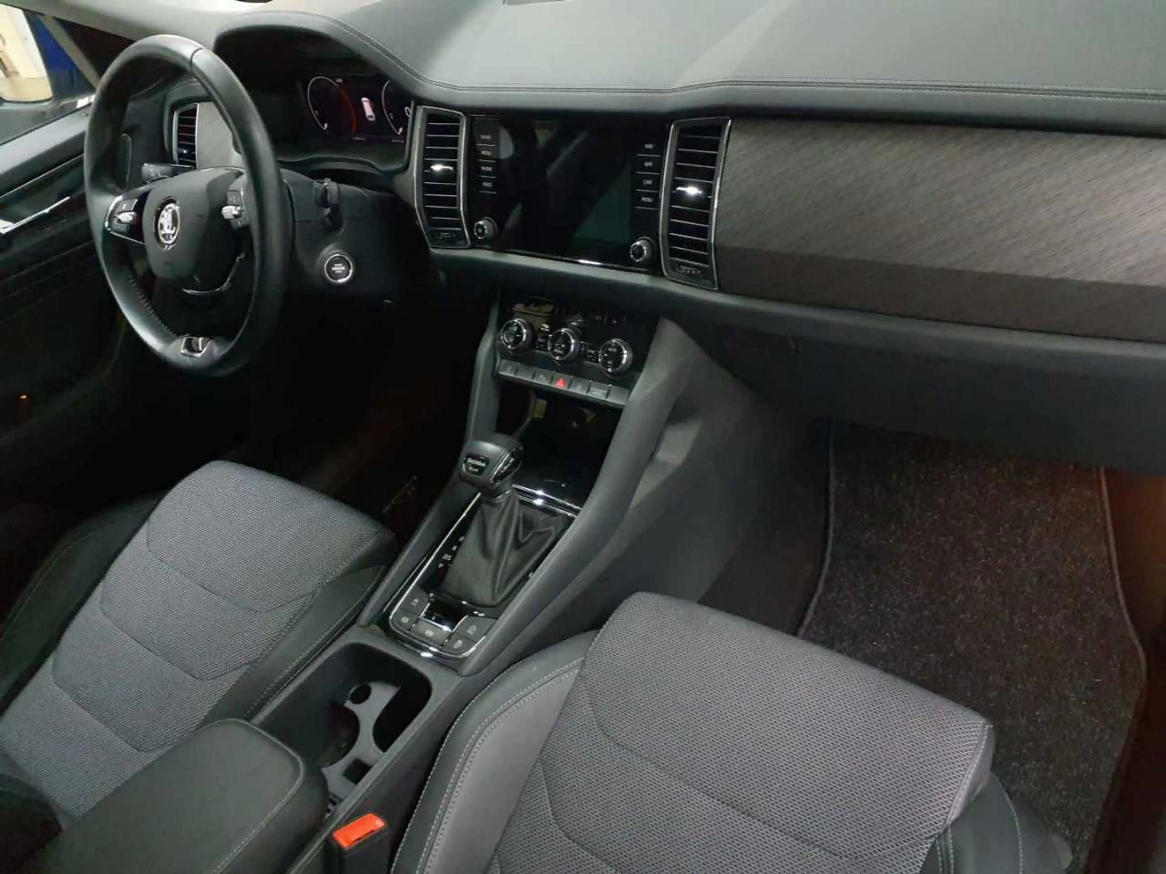 Skoda Kodiaq 2.0 TDI 4x4 DSG Style AHK ACC NAV — photo 9