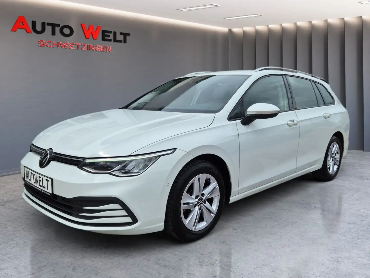 Volkswagen Golf VIII Variant Life 1.Hand/ACC/Kamera/Navi Белый - 2