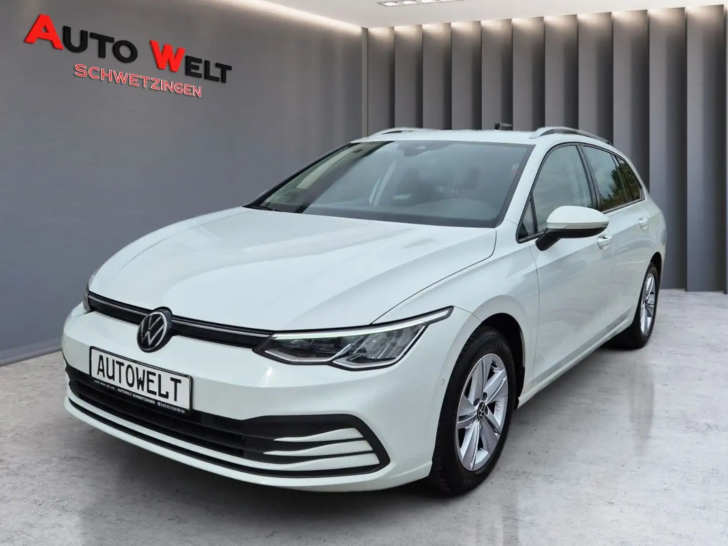 Volkswagen Golf VIII Variant Life 1.Hand/ACC/Kamera/Navi Белый - 1