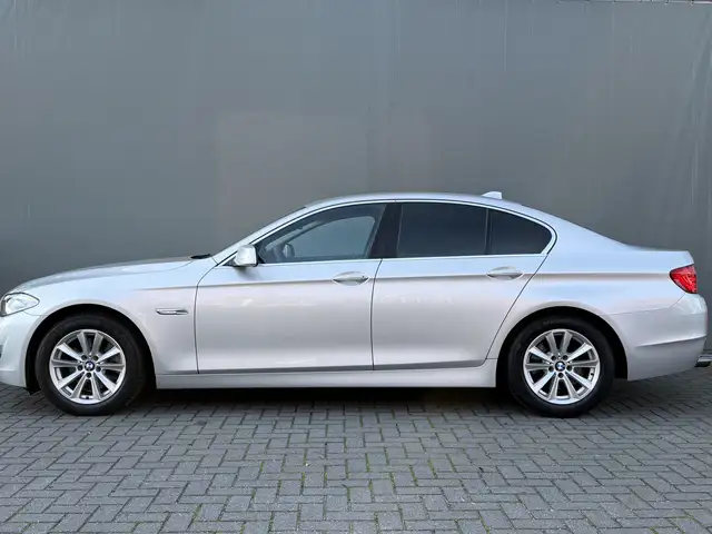 BMW 5 Series view 8