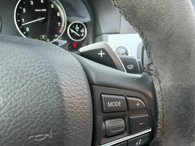 BMW 5 Series view 14