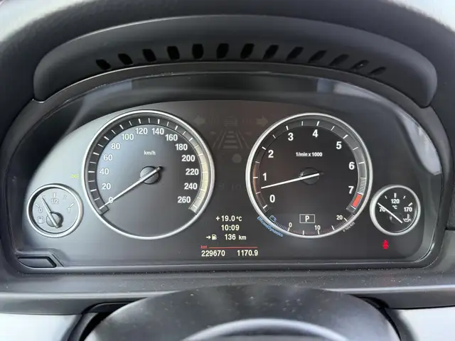 BMW 5 Series view 13