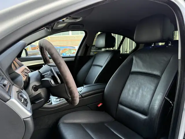 BMW 5 Series view 5