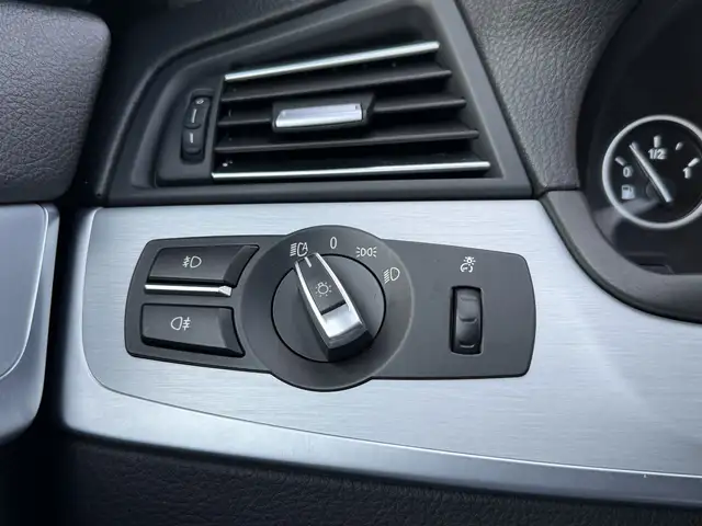 BMW 5 Series view 10