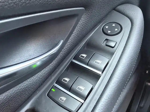 BMW 5 Series view 9