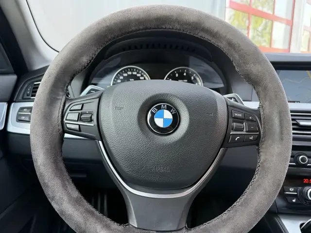 BMW 5 Series view 12