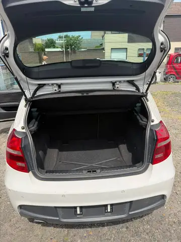 BMW 1 Series view 10