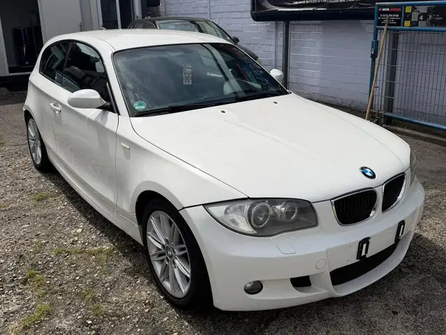 BMW 1 Series view 2